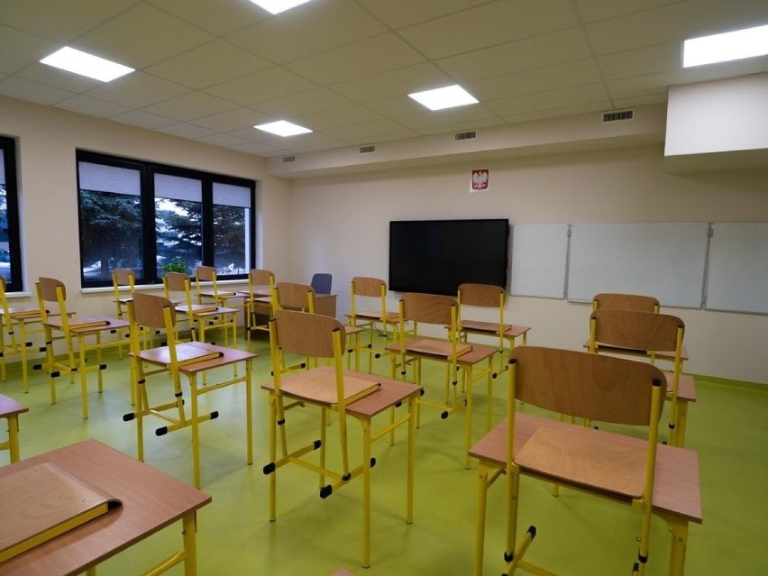 Szkoła w Petrykozach wprowadza nowe obostrzenia. U rodzica ucznia wykryto koronawirusa
