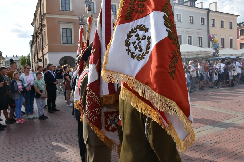 Zamość pamięta! W Godzinę "W" zawyły syreny ku czci tych, którzy oddali swoje życie za ojczyznę. Cześć i chwała bohaterom! [Zdjęcia]