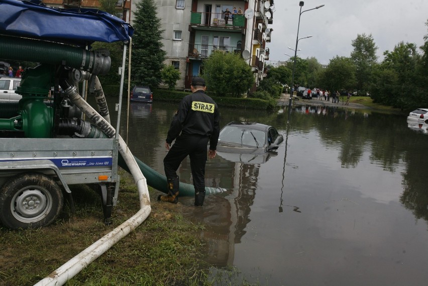 Podtopienia w Rudzie Śląskiej. Zalane są Bykowina i...