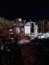 Toruń: Na Rudackiej spłonął domek letniskowy. Na miejscu działała Wojskowa Straż Pożarna
