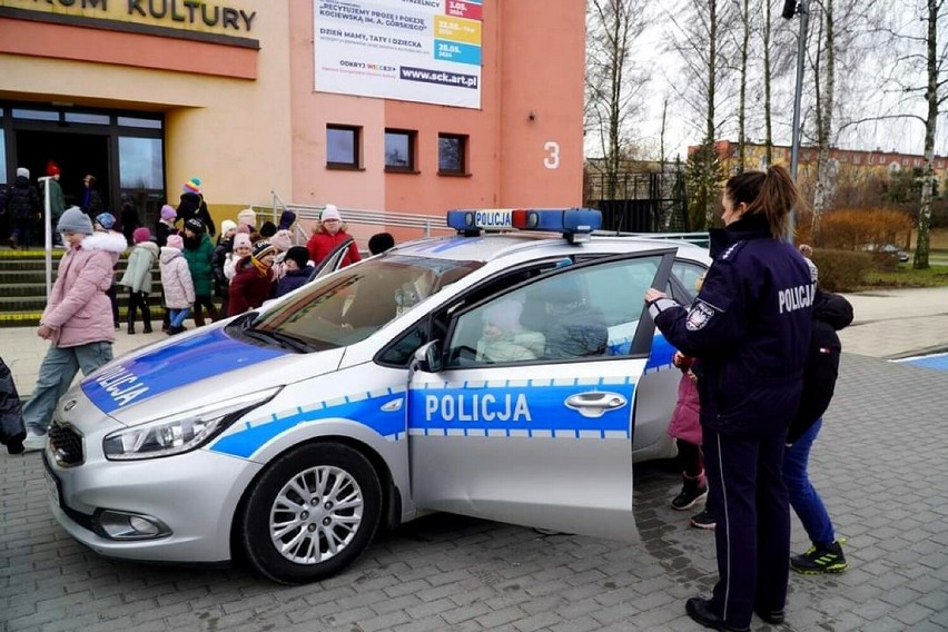 Policjantka odwiedziła dzieci na półkoloniach w Starogardzie Gdańskim 