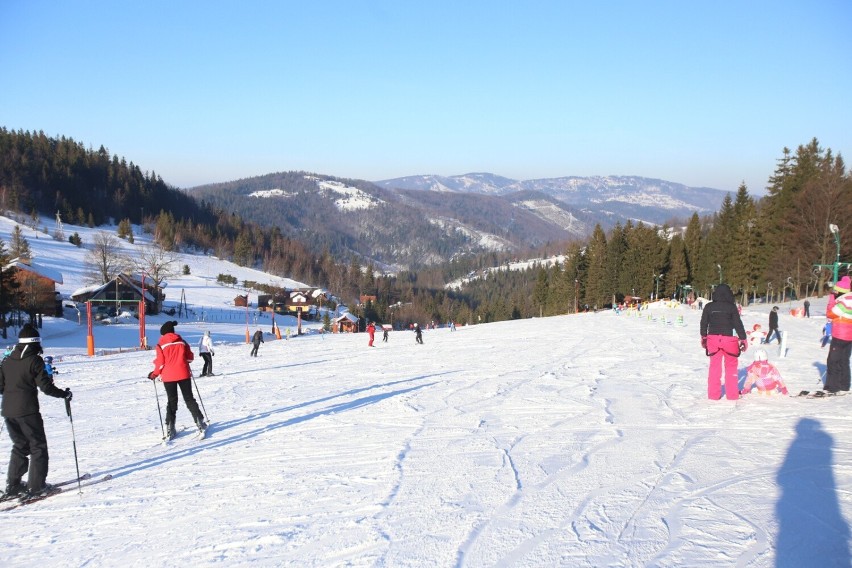Na zdjęciu: zabawa na nartach w Szczyrku, jednym z...