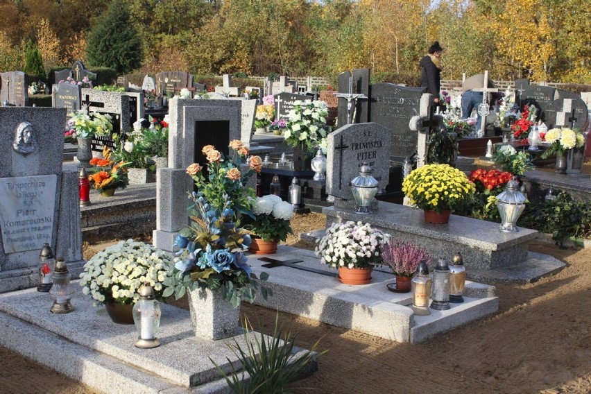 1 listopada na zbąszyńskim cmentarzu komunalnym