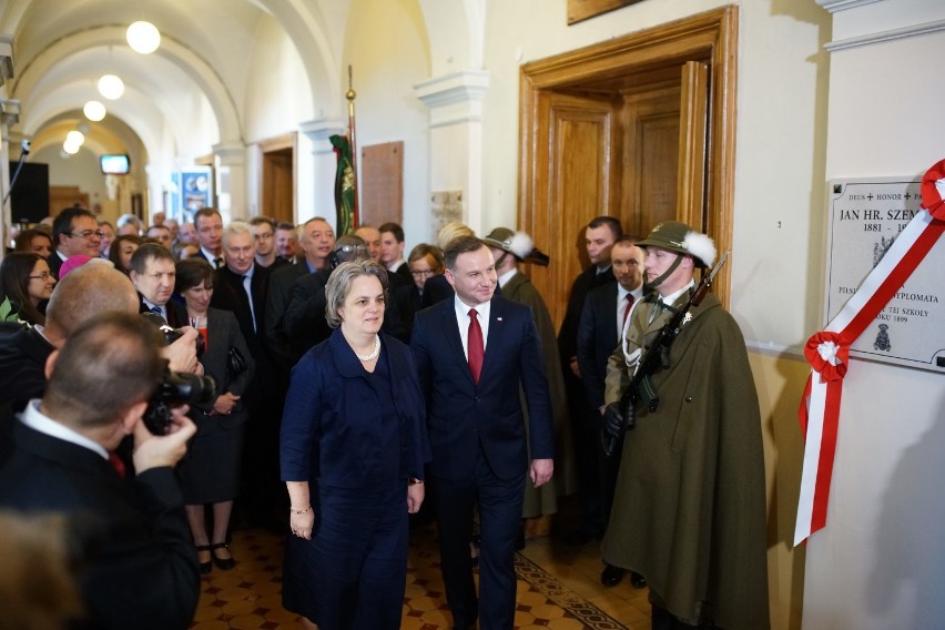 Prezydent Andrzej Duda wraz z małżonką odwiedzili wczoraj II LO w Krakowie [ZDJĘCIA]