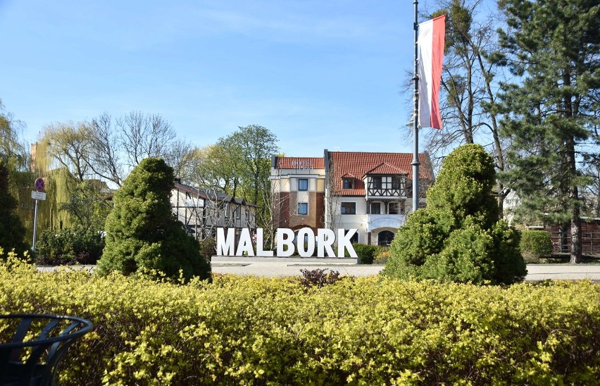 Napis "Malbork" postawił miasto w stan śmieszności? Zdaniem części radnych, to nie atrakcja, a jej karykatura. Czy coś poszło nie tak?