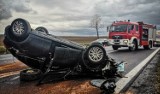 Wypadek w Ząbkowicach Śląskich. Dachowanie fiata [ZDJĘCIA]