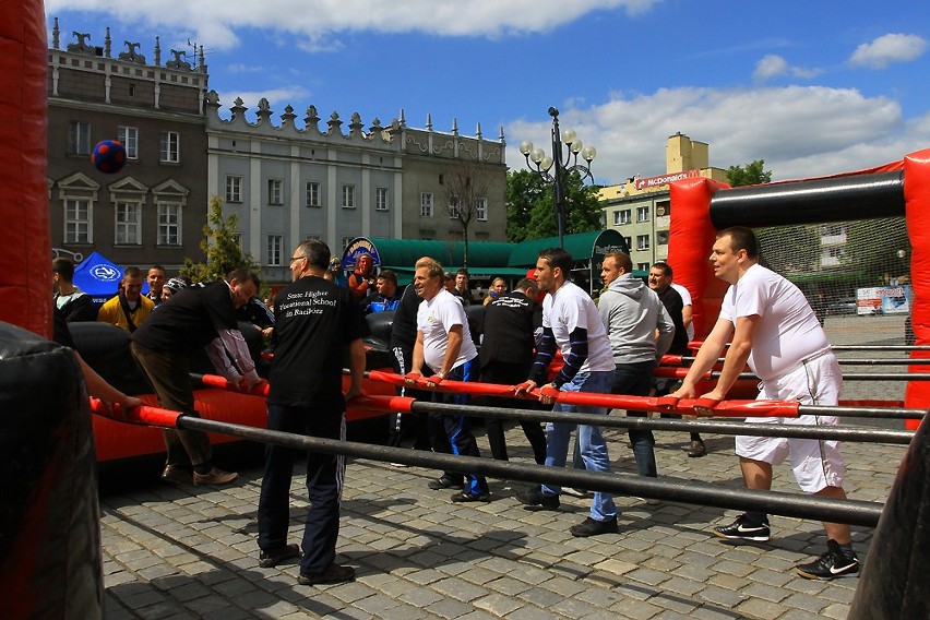 Raciborskie EURO - żywe piłkarzyki na rynku [FOTO]