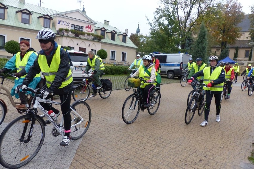 Około 50 osób uczestniczy w Pielgrzymce Rowerowej na Święty Krzyż (ZDJĘCIA)