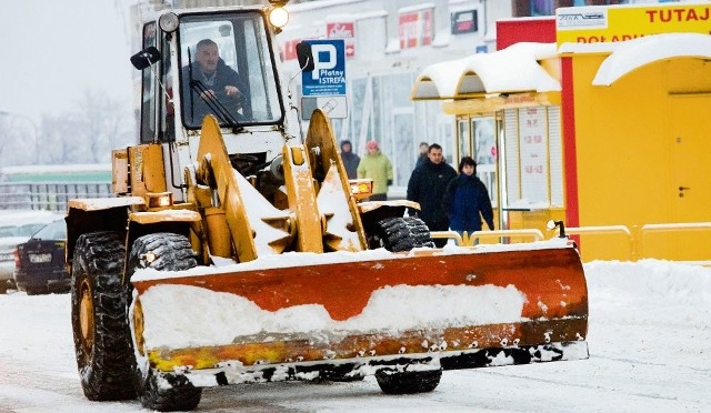 Przez duże opady śniegu zmienił się ruch na kilku ulicach w Wałbrzychu. Zmiany mają obowiązywać tymczasowo, oby nie do wiosny.