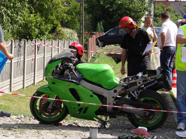 Wskutek wypadku motocykla w Mieleszynie zginęli 44-letni kierowca i jego 16-letni syn