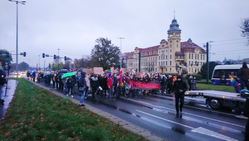 Godzina 16.00. Manifestacja dotarła do ronda Grunwaldzkiego