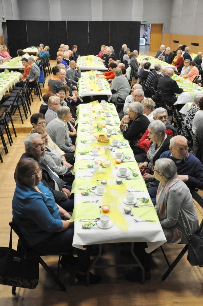 Z seniorami na tradycyjnym Śniadaniu Wielkanocnym w JOK Krotoszyn [ZDJĘCIA]