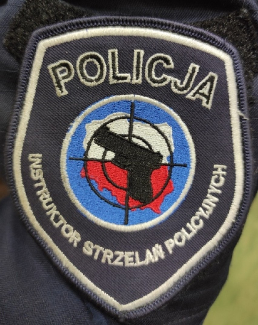 Gostyń. Policjanci z Gostynia podnosili umiejętności w strzelaniu. Zajęcia prowadzone są przez policyjnych instruktorów [ZDJĘCIA]