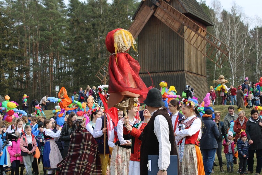 Korowód z Marzanną. Festyn rodzinny w Muzeum Młynarstwa w Jaraczu [ZDJĘCIA I VIDEO]