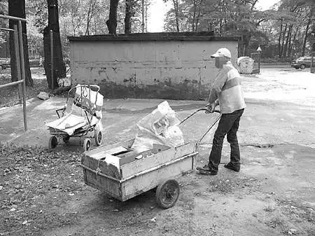 Praca złomiarza to ciężki kawałek chleba