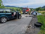 Czołowe zderzenie osobówek w miejscowości Wola Skrzydlańska. Kobieta straciła panowanie nad autem podczas wymijania