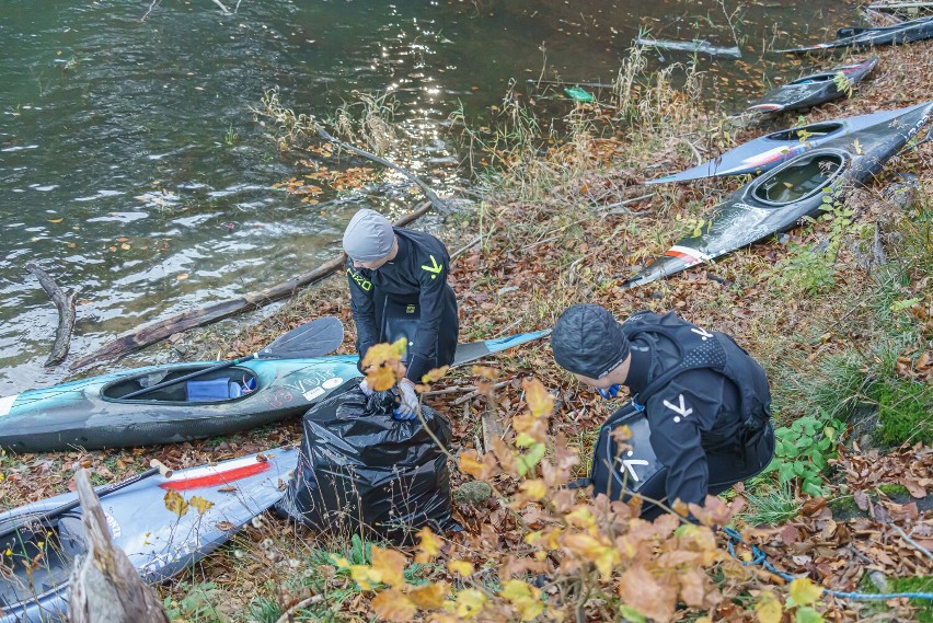 Kajakarze z Klubu Start Nowy Sącz sprzątali Jezioro...