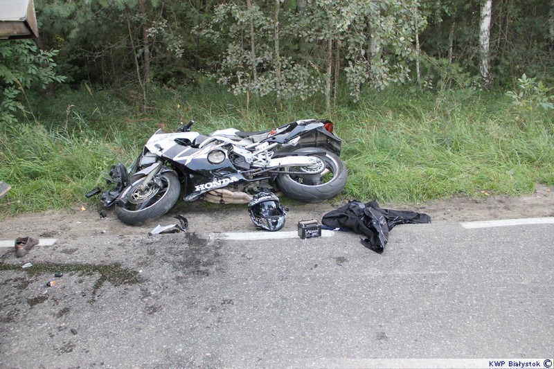 Hryniewicze: Śmierć 22-letni motocyklisty. Wbił się w tył TIR-a [zdjęcia]
