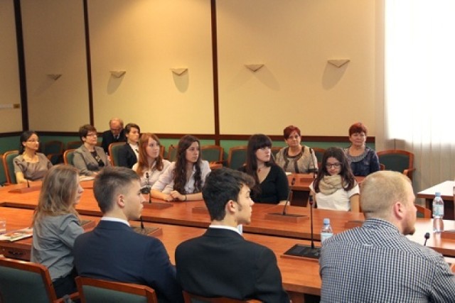 Prezydent Legnicy zaprezentował Strategię Rozwoju seniorom i młodzieży