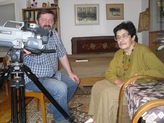 Andrzej Paradowski w trakcie kręcenia filmu, z jego bohaterką