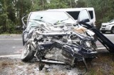 Tragedia na drodze. Uniknął zderzenia z sarną, a zderzył się z busem