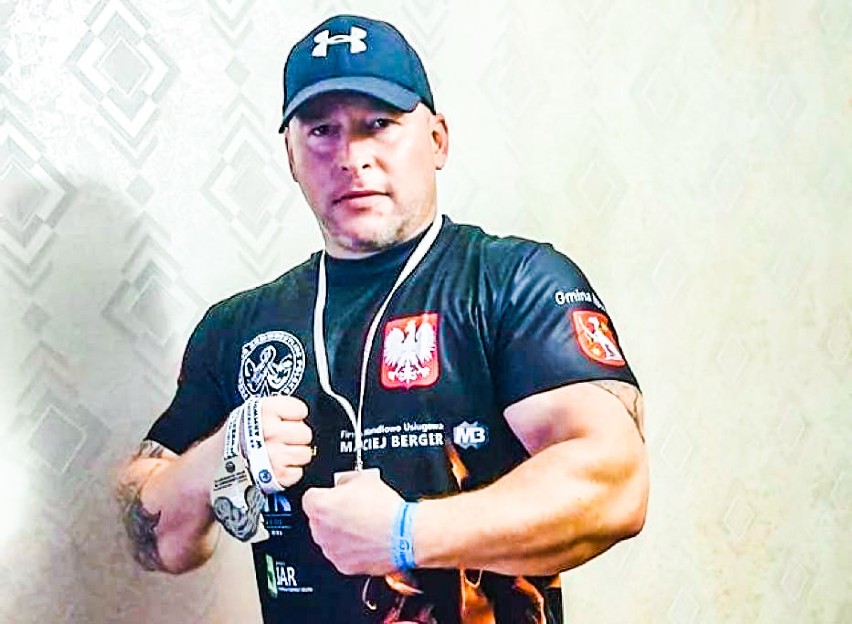 Krzysztof Anklewicz, czyli siłacz z Iłowej, będzie bronił tytułu mistrza Polski w armwrestlingu