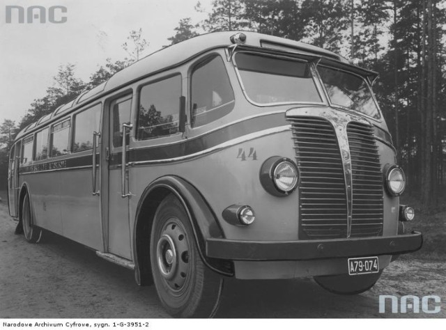 Autobus Śląskich Linii Autobusowych w Katowicach kursujący na linii Kraków-Katowice, rok 1938.