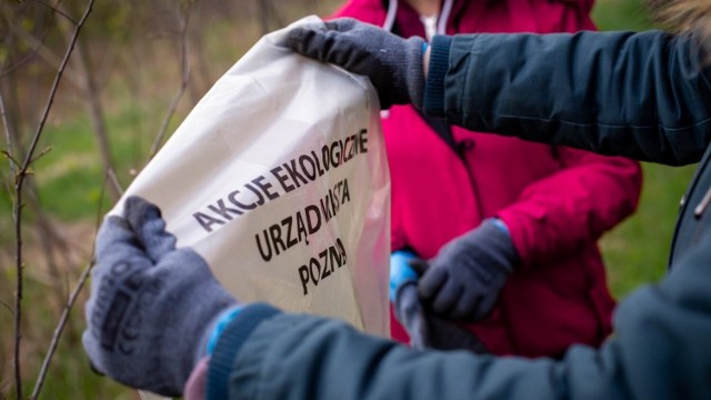 22 kwietnia obchodzony jest Światowy Dzień Ziemi. Z tej okazji, od 1970 r. promuje się postawy proekologiczne, a wiele osób sprząta ze śmieci okoliczne tereny. W tym roku terenowe akcje sprzątania zaplanowane są na wiosenny weekend między 22 a 24 kwietnia. W zeszłym roku akcja w Poznaniu cieszyła się dużym zainteresowaniem, zebrano wtedy ponad 53 tony odpadów.