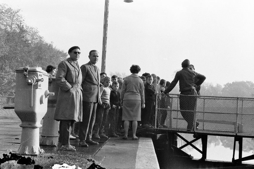 Sieradzanie na wycieczce "ogórkiem" w Warszawie w latach 60. Niepublikowane ZDJĘCIA