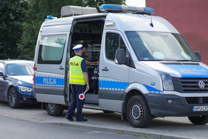 Policjanci pracowali z dronem w samym centrum Piły. Posypały się mandaty
