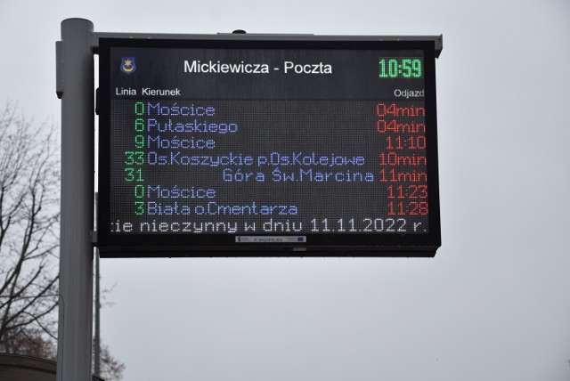 Już w czwartek (10 listopada) pojawiła się informacja na elektronicznych tablicach na przystanku przy Mickiewicza i  al. Matki Bożej Fatimskiej – Curie, że będą 11 listopada będą one nieczynne w godz. 17-19