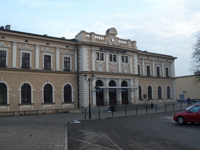 Dworzec PKP w Tarnowskich Górach. Tarnogórscy samorządowcy chcą by przez tę stacje przejeżdżał pociąg z Katowic do Pyrzowic