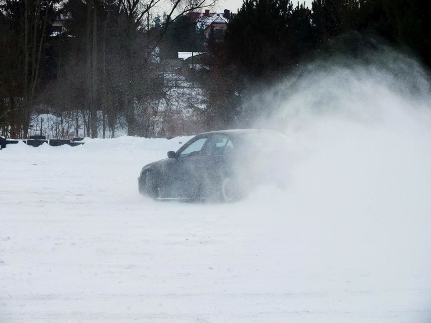 Jazdy w trudnych warunkach zimowych, po śniegu i śliskiej...