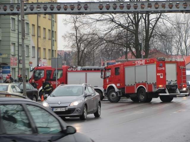 Myszków: Alarm bombowy. Ewakuowali ludzi z budynku rotacyjnego i dzieci z przedszkola [ZDJĘCIA]