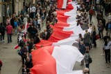 Kraków pobił rekord długości biało-czerwonej flagi [ZDJĘCIA]
