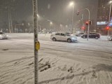 Burza śnieżna w Warszawie. Wszystkie drogi w stolicy zasypane. Występują potężne utrudnienia w ruchu