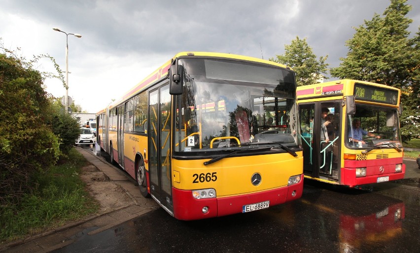 Wypadek na Tatrzańskiej w Łodzi. Autobus potrącił kobietę [ZDJĘCIA]