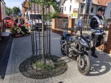 Zderzenie osobówki z motocyklem w centrum Leszna. 18-latek w szpitalu [ZDJĘCIA]