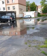 Ulewa nad Głogowem. Woda na podwórkach i ulicach
