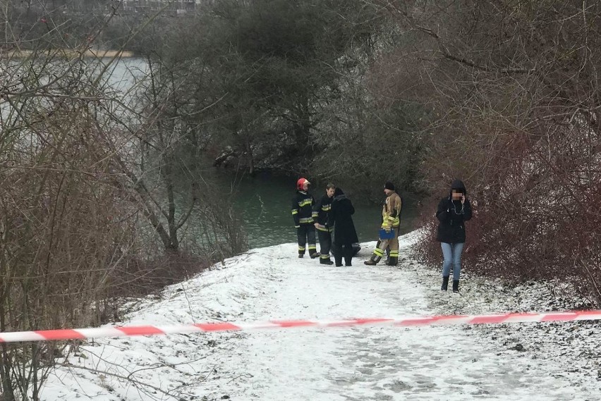 Zwłoki mężczyzny wyłowione z kamionki przy ulicy Wapiennej w Opolu