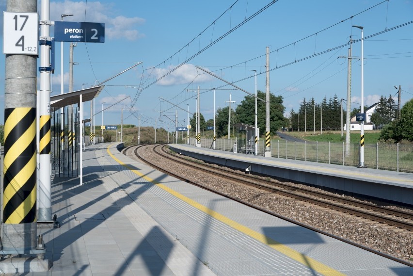 Na remonty linii kolejowej nr 62 między Tunelem a Wolbromiem przeznaczono 23 mln zł. Pociągi pojadą szybciej