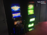 Nielegalne automaty do gier w Kłomnicach. Policja zabezpieczyła 11 takich urządzeń
