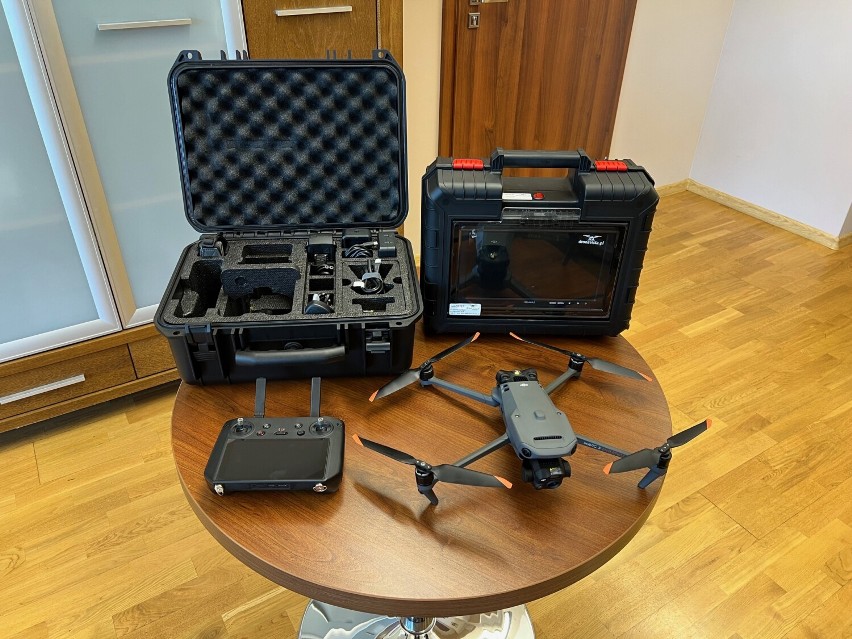 Firma Koral podarowała sądeckim strażakom wyjątkowy sprzęt. Nowoczesny dron sprawdzi się podczas akcji ratowniczo-gaśniczych