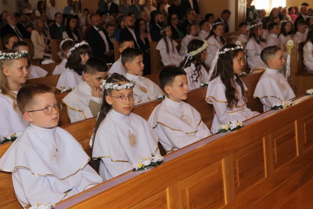 W kościele pw. św. Józefa w Chełmnie uczniowie dwóch chełmińskich szkół przyjęli I Komunię Świętą