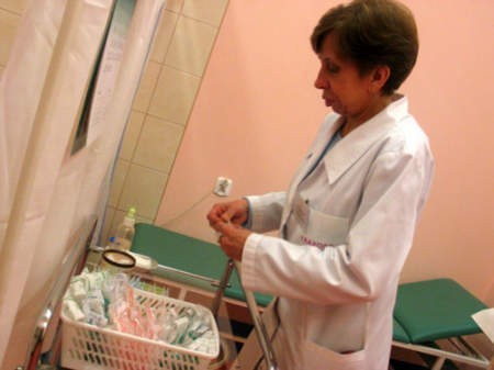 W Bytomiu jest wielu starszych ludzi wymagających fachowej opieki, przyznaje pielęgniarka Aniela Mołdrzik z Przychodni nr 1 w Centrum. Fot. Agnieszka Klich
