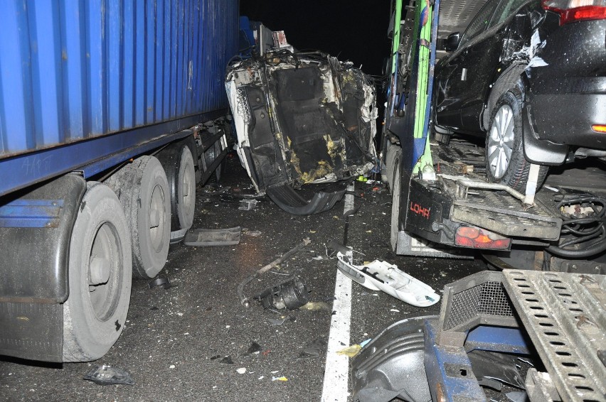 Wypadek w Napierkach. Zderzyły się trzy ciężarówki
