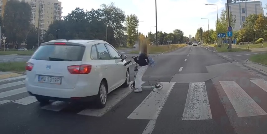 Warszawa. Kierowca niemal zmiótł na pasach dziewczynkę na hulajnodze. Auto wyminęło dziecko o centymetry. Sprawa trafiła do sądu