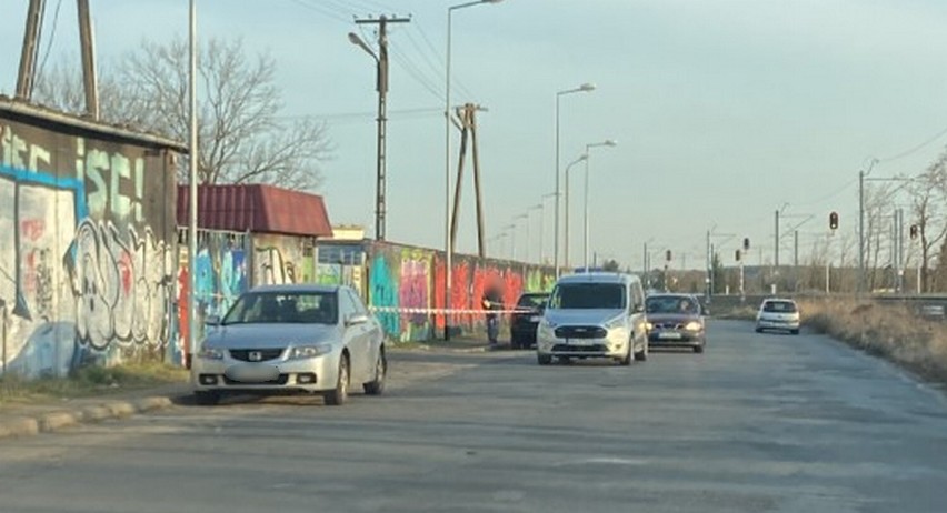 Strzały i ucieczka taksówki z narkotykami w Lesznie. W czasie akcji potrącony został policjant ZDJĘCIA