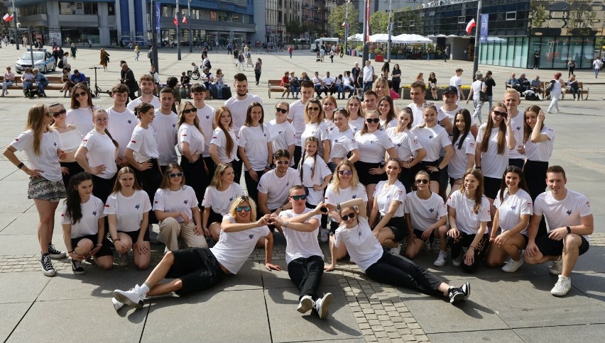 Studenci zatańczyli cha-chę w śródmieściu Katowic...