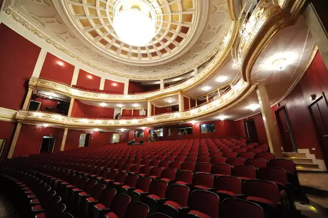 Prezentujemy szczegółowy wykaz teatrów w Poznaniu, do których warto udać się po epidemii, by obejrzeć spektakle teatralne.